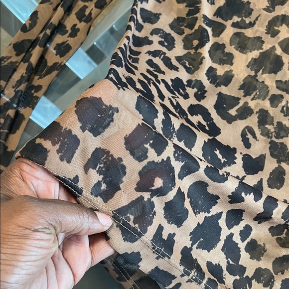 Leopard Print Long Sleeve Top - Picture 4 of 7